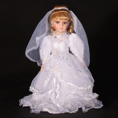 Doll porcelánová panenka nevěsta Sába 40 cm