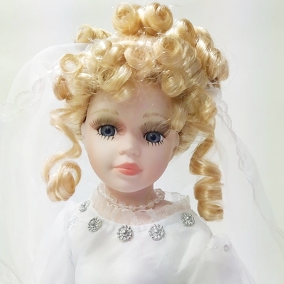 Porcelánová panenka nevěsta Karolínka 40 cm - 1