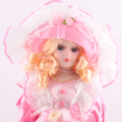 Porcelánová panenka v zámeckých šatech Angelika 40 cm růžová - 1