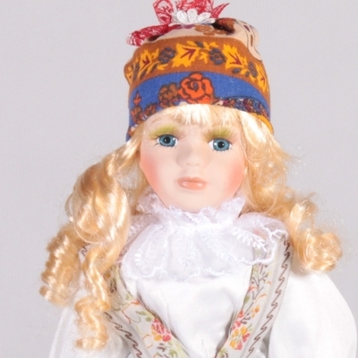 Doll porcelánová panenka Ute 40 cm v lidovém kroji - 2