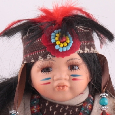 Porcelánová panenka Garif indián s bubnem 30 cm - 2