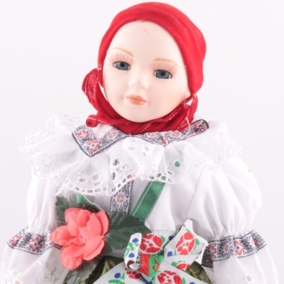 Porcelánová panenka Marcelka 30 cm v lidovém kroji - 2